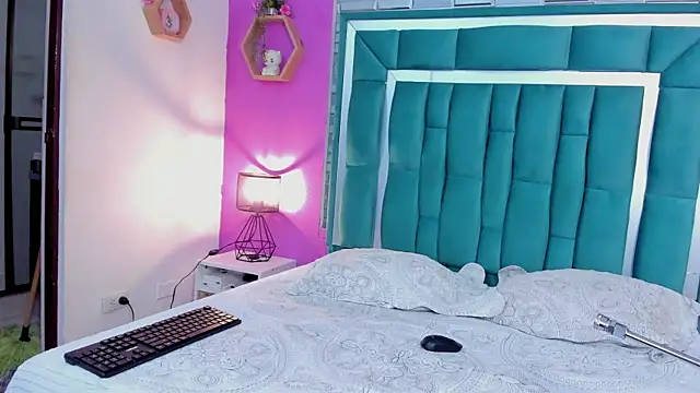 LORENSCOLLINS online show from February 2026 12:57:01 PM