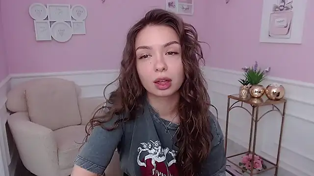 Snapshot of LucySkilar chatting on October 2025 04:30:01 AM LucySkilar online show from October 2025 04:30:01 AM