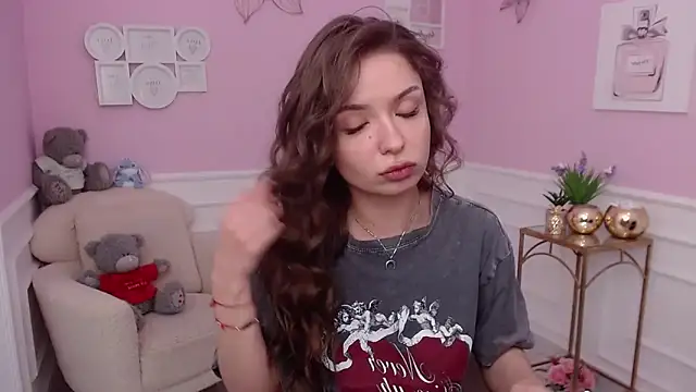 Snapshot of LucySkilar chatting on October 2025 04:37:02 AM LucySkilar online show from October 2025 04:37:02 AM