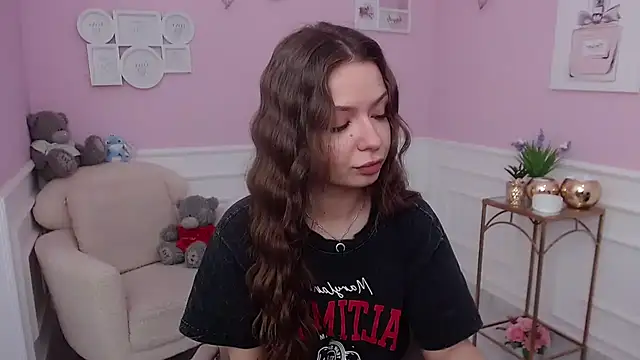 Snapshot of LucySkilar chatting on November 2025 06:04:02 AM LucySkilar online show from November 2025 06:04:02 AM