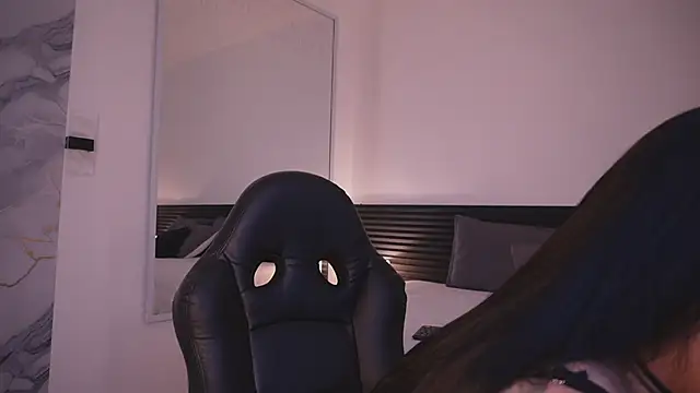 Snapshot of leslie_k chatting on September 2025 03:30:02 AM leslie k online show from September 2025 03:30:02 AM