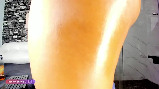 Snapshot of ashley_crotez chatting on September 2025 02:48:01 AM ashley crotez online show from September 2025 02:48:01 AM