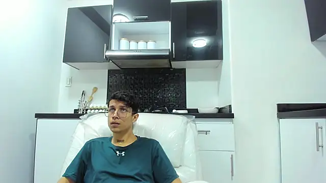 Snapshot of AgarEvans chatting on December 2024 04:56:01 AM AgarEvans online show from December 2024 04:56:01 AM