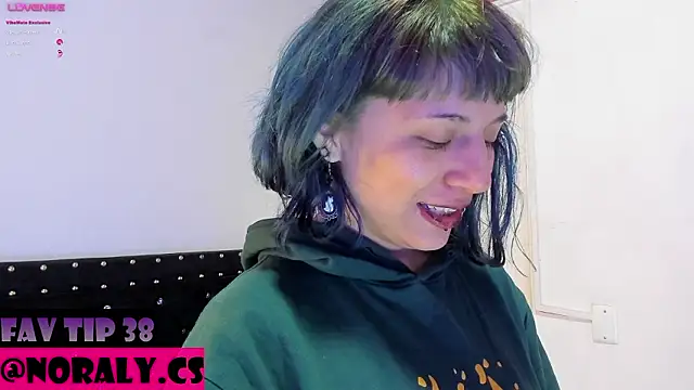 Snapshot of hey_noraly chatting on March 2026 04:06:02 AM hey noraly online show from March 2026 04:06:02 AM