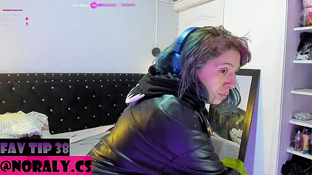 Snapshot of hey_noraly chatting on March 2026 04:23:01 AM hey noraly online show from March 2026 04:23:01 AM