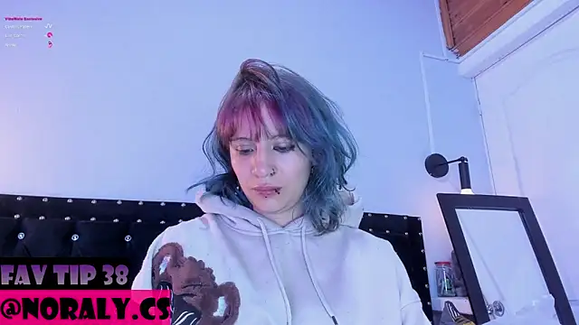 Snapshot of hey_noraly chatting on April 2026 04:07:02 AM hey noraly online show from April 2026 04:07:02 AM