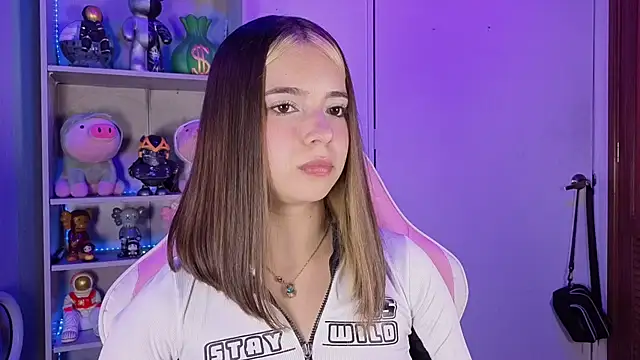 EmilyMiller  online show from September 2025 04:52:02 PM