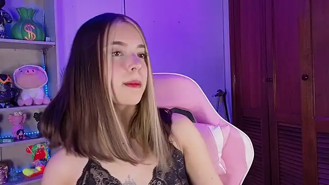 EmilyMiller  online show from September 2025 07:04:01 PM