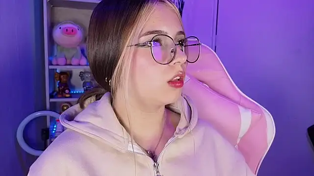 EmilyMiller  online show from October 2025 09:13:02 PM