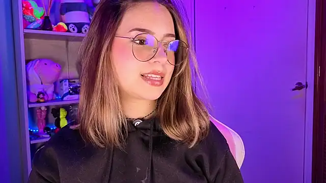 Snapshot of EmilyMiller_ chatting on May 2026 03:18:01 PM EmilyMiller online show from May 2026 03:18:01 PM