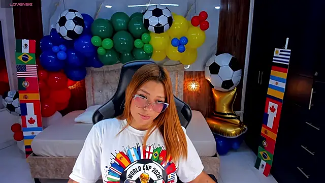 Snapshot of mia_18v chatting on June 2026 08:06:01 PM mia 18v online show from June 2026 08:06:01 PM