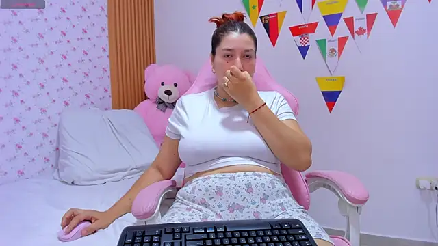 Soyqueen online show from July 2026 03:54:01 AM