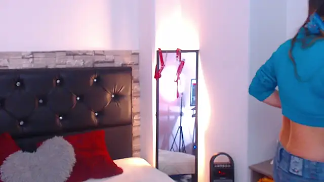 camila delarosa online show from February 2025 12:56:01 PM