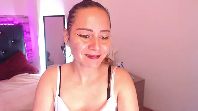 camila delarosa online show from September 2025 04:18:02 PM