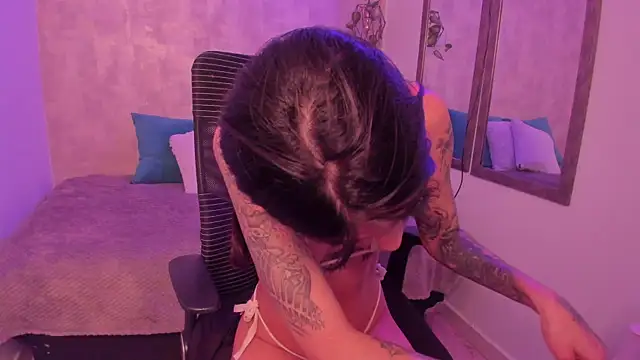 Snapshot of ChloeAddamss chatting on February 2025 08:46:01 AM ChloeAddamss online show from February 2025 08:46:01 AM