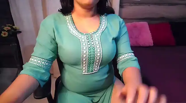 Trezza online show from December 2024 07:12:01 PM