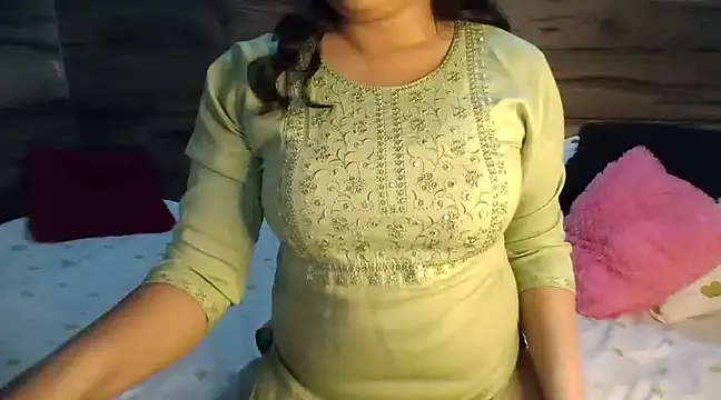 Trezza online show from March 2025 08:10:01 PM