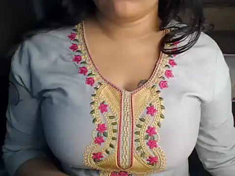 Trezza online show from October 2025 08:22:01 PM