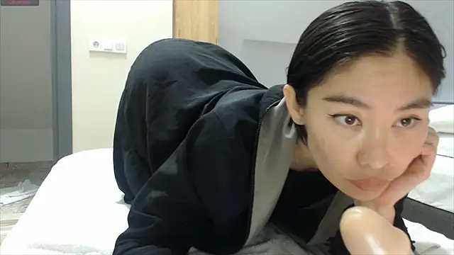 Kunimitsuu  online show from December 2024 08:15:01 PM