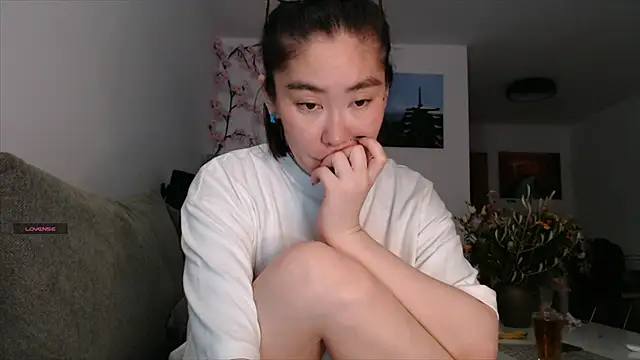 Kunimitsuu  online show from September 2025 10:31:01 PM