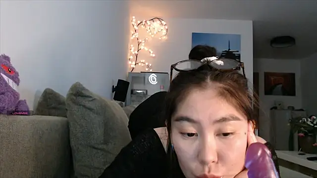 Kunimitsuu  online show from October 2025 11:02:01 PM