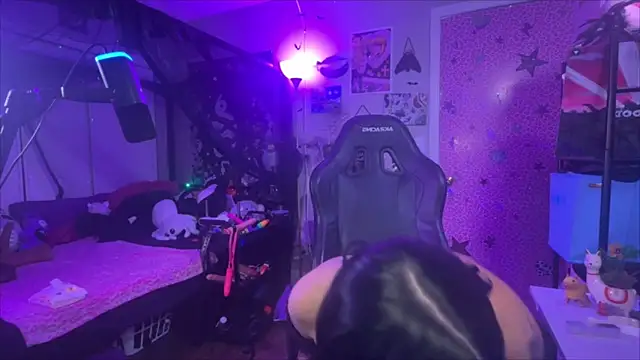 Snapshot of marleymaxwell chatting on April 2026 06:44:02 AM marleymaxwell online show from April 2026 06:44:02 AM