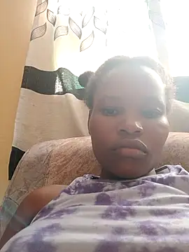 Snapshot of petite_babe chatting on April 2026 12:28:01 PM petite babe online show from April 2026 12:28:01 PM