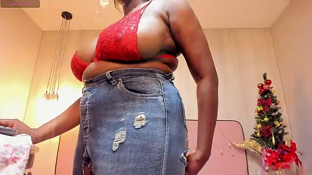 Snapshot of ShairaCoxx chatting on December 2024 01:13:02 PM ShairaCoxx online show from December 2024 01:13:02 PM