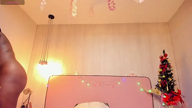 Snapshot of ShairaCoxx chatting on December 2024 11:50:02 AM ShairaCoxx online show from December 2024 11:50:02 AM