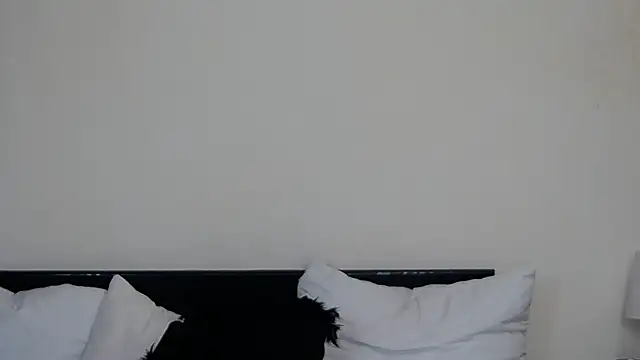 Snapshot of GiseleReine chatting on December 2024 12:51:02 PM GiseleReine online show from December 2024 12:51:02 PM