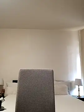 Snapshot of GiseleReine chatting on February 2025 08:58:02 AM GiseleReine online show from February 2025 08:58:02 AM