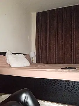 Snapshot of GiseleReine chatting on March 2025 06:51:01 PM GiseleReine online show from March 2025 06:51:01 PM