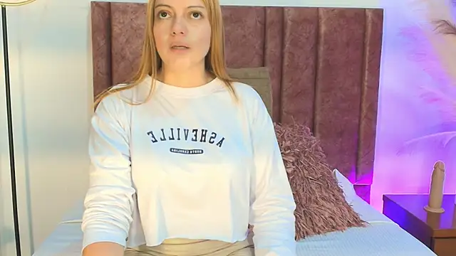 Snapshot of MirandaRoxx chatting on September 2025 12:05:02 PM MirandaRoxx online show from September 2025 12:05:02 PM