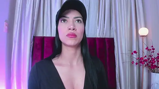 Snapshot of MirandaRoxx chatting on November 2025 11:34:02 AM MirandaRoxx online show from November 2025 11:34:02 AM