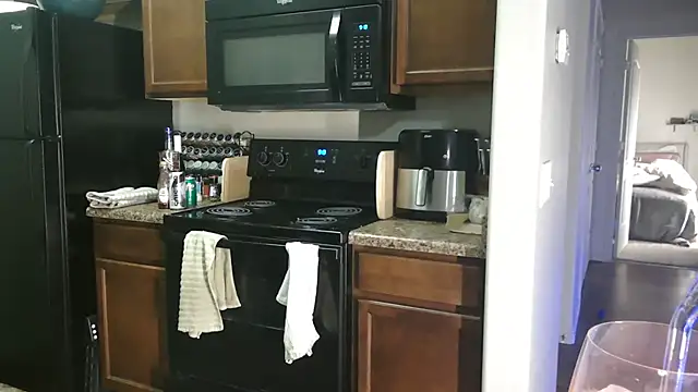 NatalieKneals online show from February 2025 04:11:01 AM