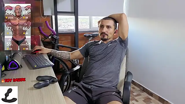 Snapshot of Marck_Muscle chatting on June 2026 10:52:02 PM Marck Muscle online show from June 2026 10:52:02 PM