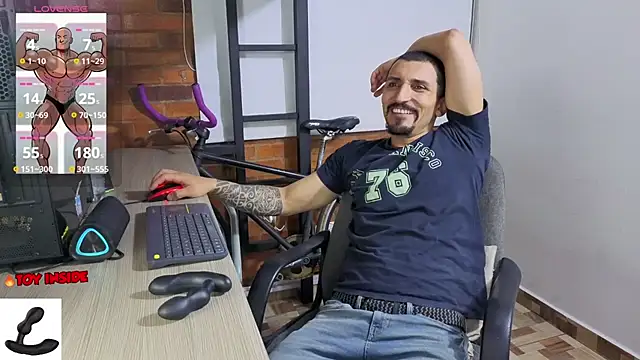 Snapshot of Marck_Muscle chatting on June 2026 01:32:01 AM Marck Muscle online show from June 2026 01:32:01 AM