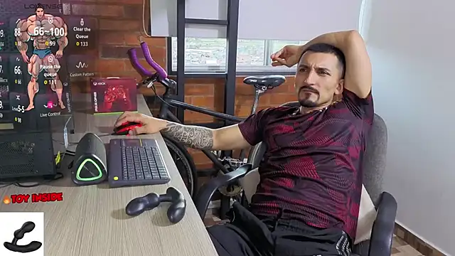 Snapshot of Marck_Muscle chatting on July 2026 11:10:02 PM Marck Muscle online show from July 2026 11:10:02 PM