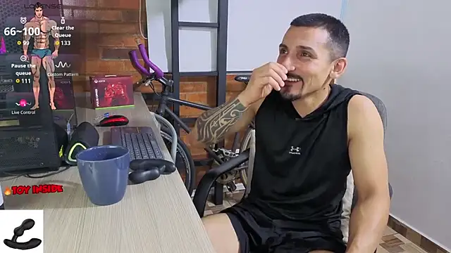 Snapshot of Marck_Muscle chatting on July 2026 11:20:02 PM Marck Muscle online show from July 2026 11:20:02 PM