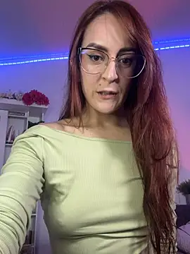 Snapshot of Buttyy_Cherry chatting on May 2026 06:02:01 PM Buttyy Cherry online show from May 2026 06:02:01 PM