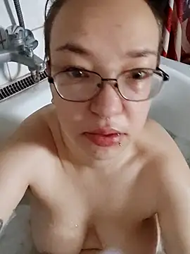 Isabella Geney online show from November 2025 12:37:02 PM