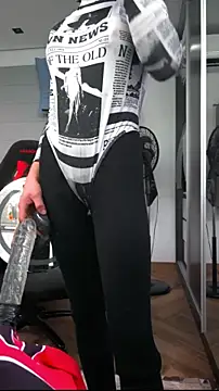 Snapshot of BodyandlegginLover chatting on September 2025 08:18:01 AM BodyandlegginLover online show from September 2025 08:18:01 AM