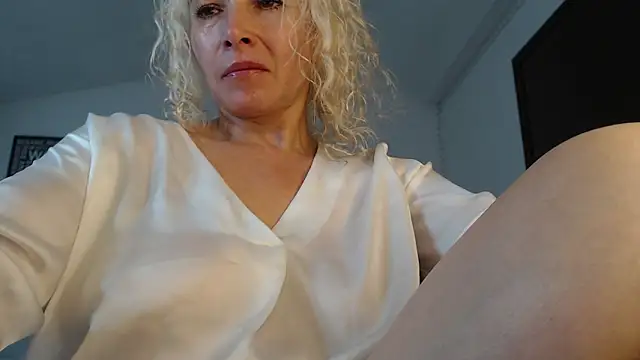 Snapshot of Ingridbergman chatting on January 2025 04:48:01 PM Ingridbergman online show from January 2025 04:48:01 PM