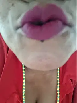 Snapshot of gatadeojosclaros chatting on March 2026 02:15:02 AM gatadeojosclaros online show from March 2026 02:15:02 AM