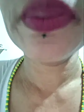 Snapshot of gatadeojosclaros chatting on April 2026 01:58:02 AM gatadeojosclaros online show from April 2026 01:58:02 AM