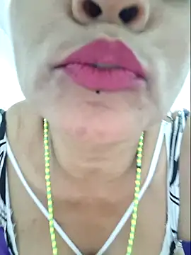 Snapshot of gatadeojosclaros chatting on April 2026 03:13:01 AM gatadeojosclaros online show from April 2026 03:13:01 AM