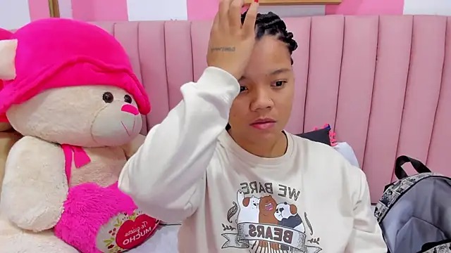 ISABELLA 020 online show from October 2025 12:04:02 PM