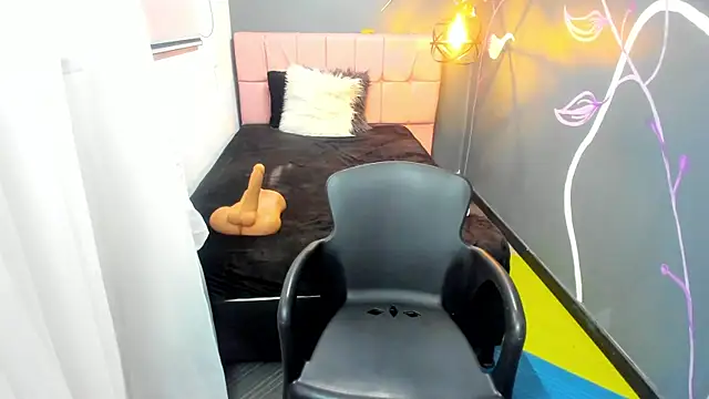 EmmaaEvans  online show from December 2024 03:21:01 PM