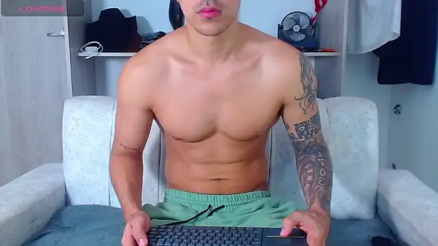 Tristan-bm online show from November 2025 12:16:01 PM