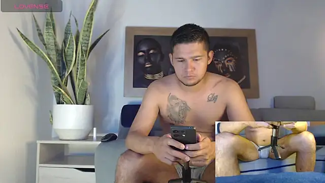 Snapshot of henrique_Batman_Latex017 chatting on January 2025 04:30:02 PM henrique Batman Latex017 online show from January 2025 04:30:02 PM